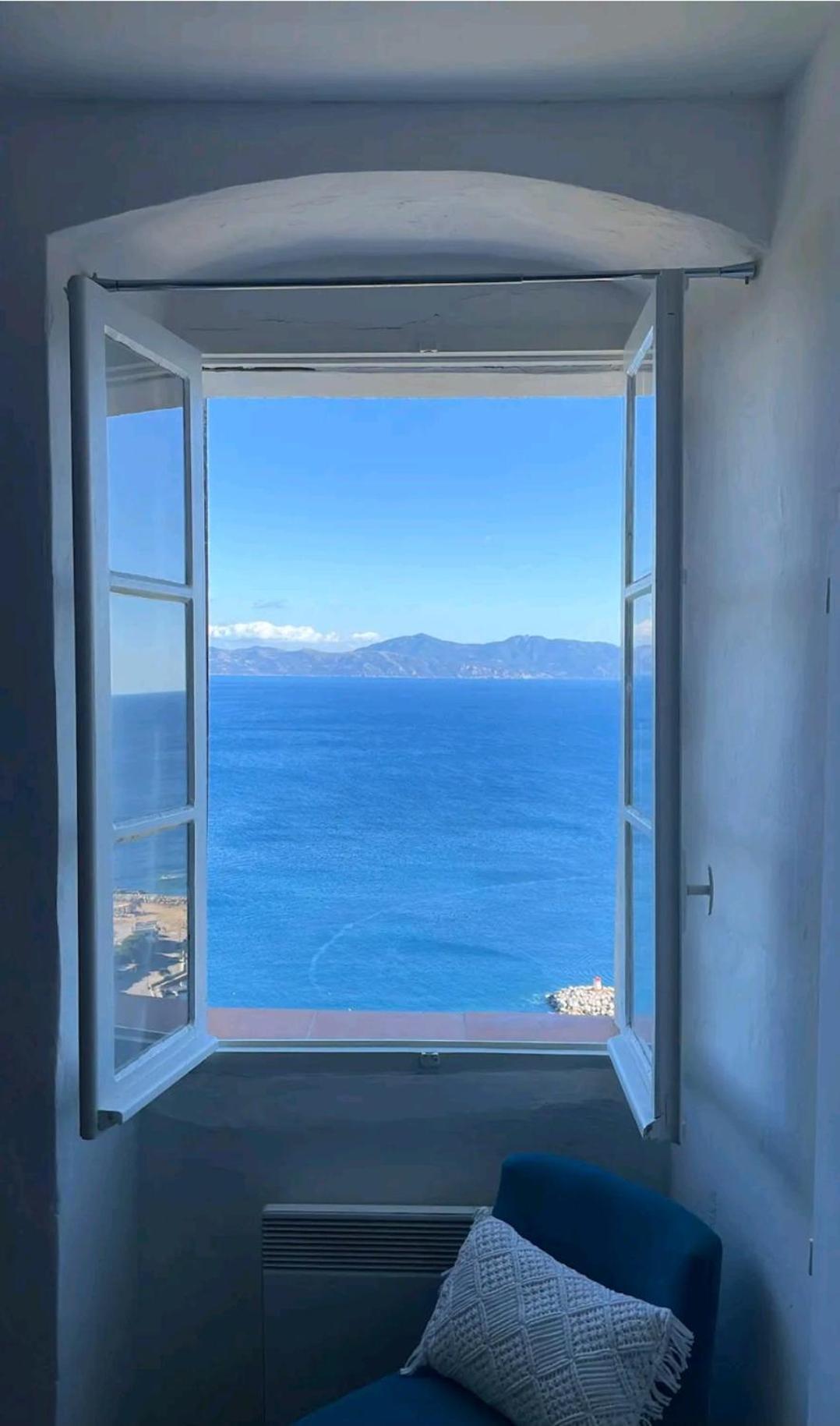 Appartement Vue Mer En Plein Centre De 卡尔热斯 外观 照片